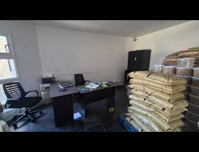 174M² WAREHOUSE TO LET IN BARTLETT